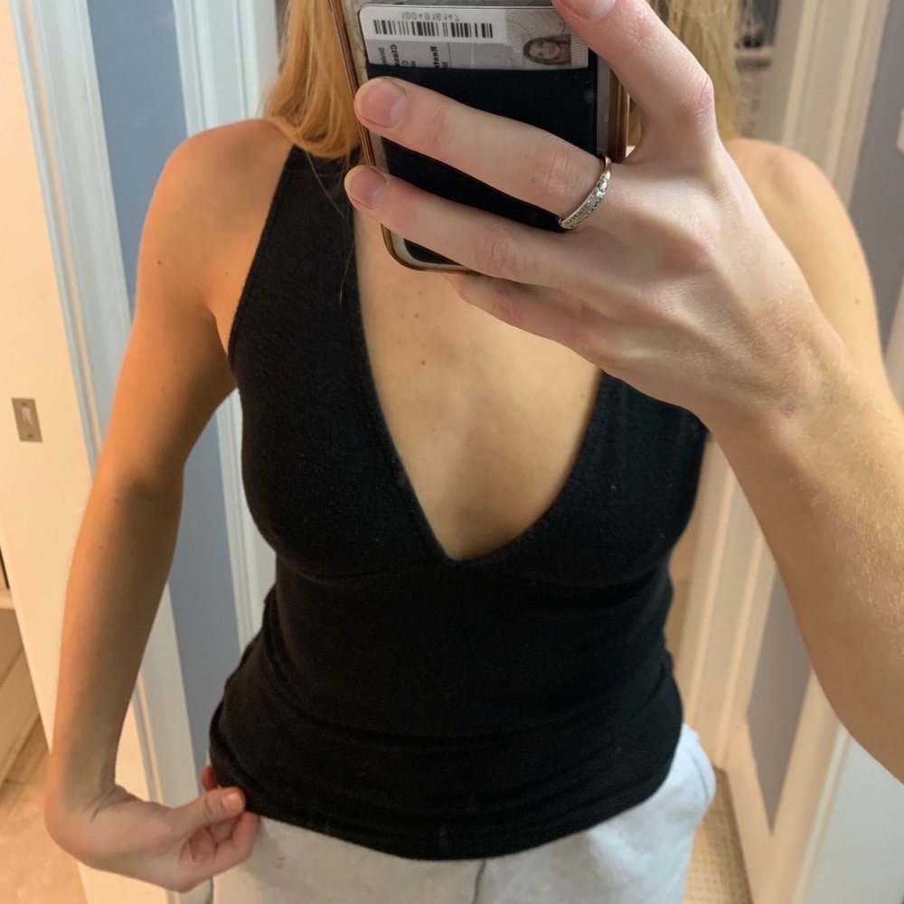 Black v neck tank